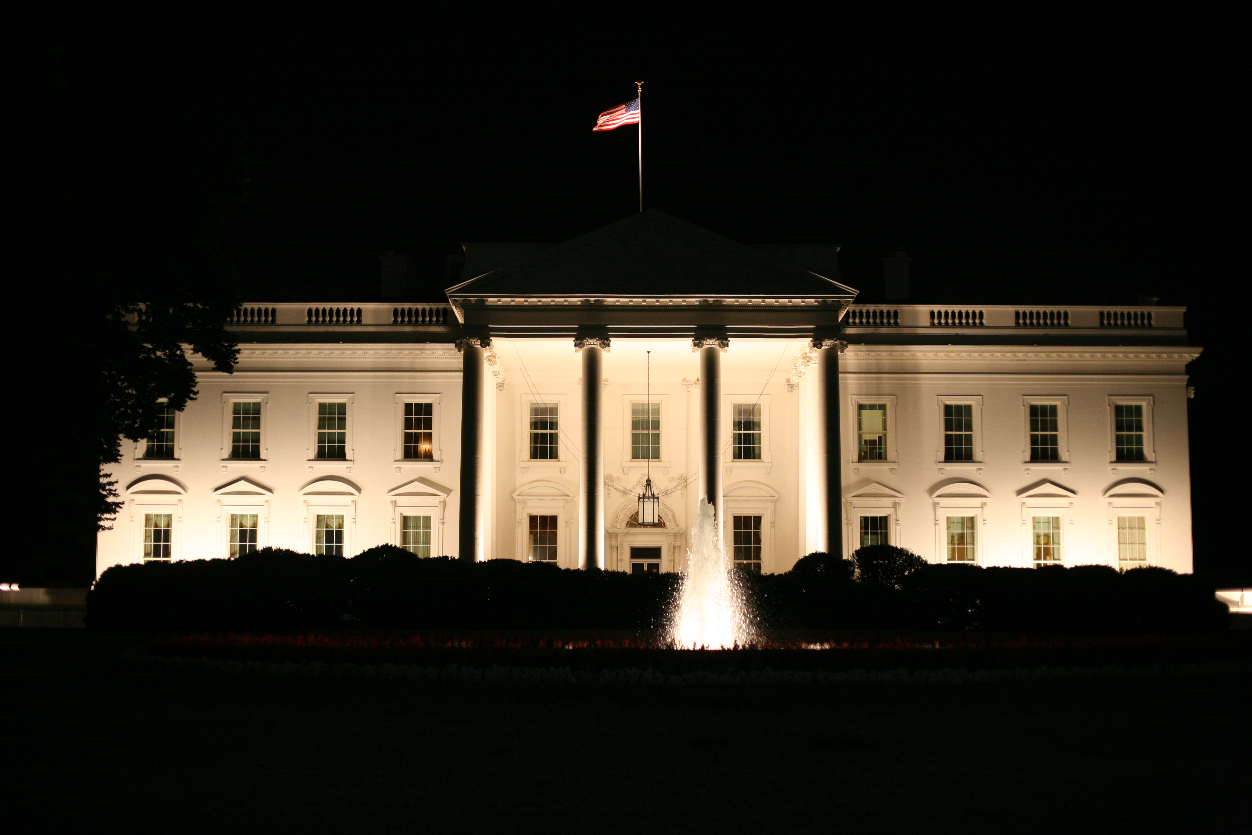 The_White_House_at_night
